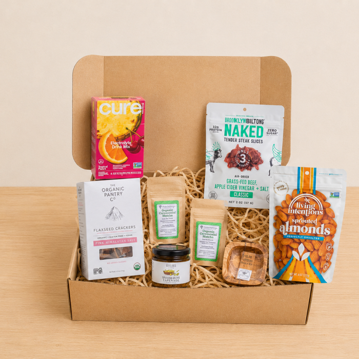 RaizBack gourmet gift box with organic flaxseed crackers, matcha, sprouted almonds, grass-fed biltong and artisanal snacks