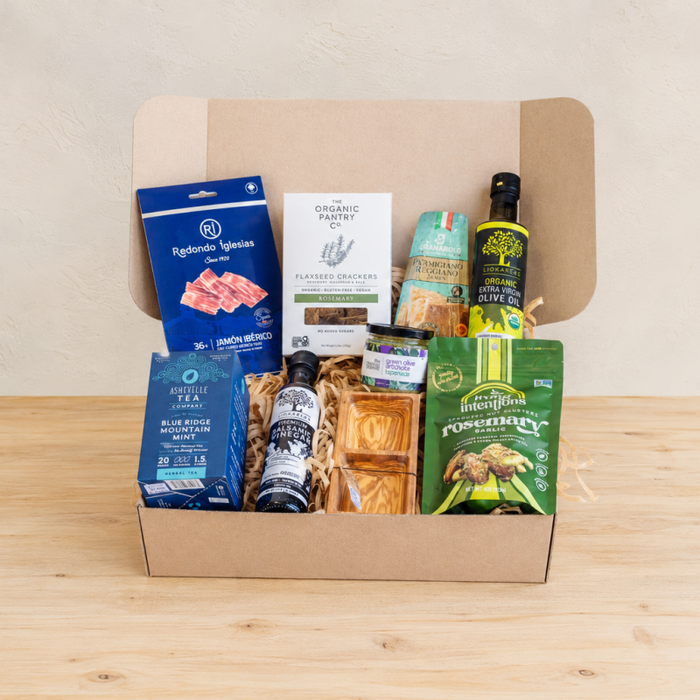 Premium RaizBack gourmet gift box with jamón ibérico, organic olive oil, rosemary crackers, tea and Mediterranean foods