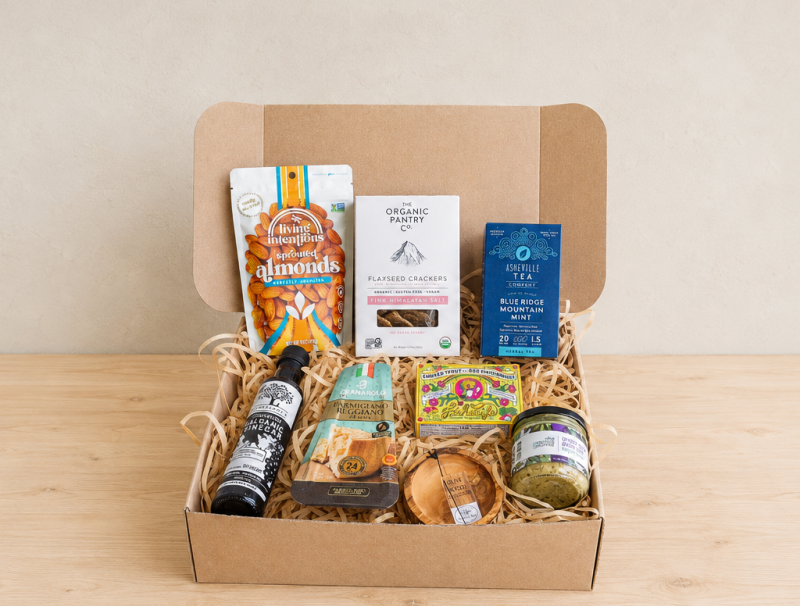 RaizBack gourmet gift box with sprouted almonds, organic flaxseed crackers, balsamic vinegar, Parmesan crisps, mint tea and olive tapenade