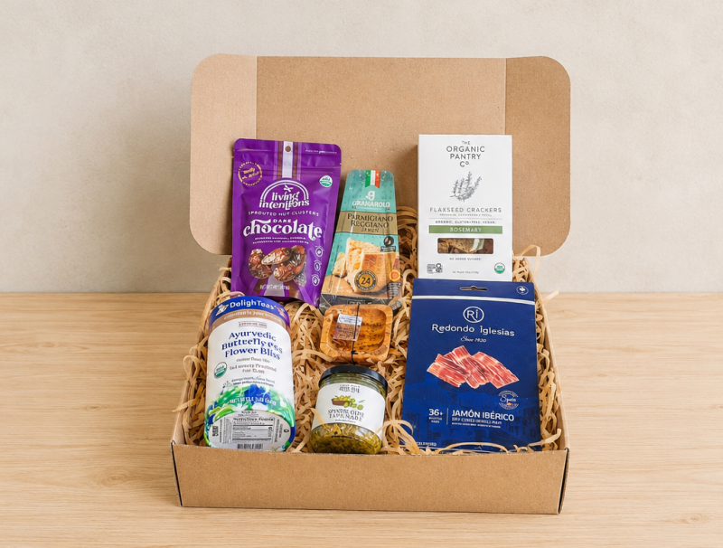 RaizBack gourmet gift box with jamón ibérico, Parmesan crisps, organic flaxseed crackers, chocolate, yogurt and olive tapenade